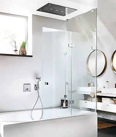 Badewanne mit Glas, Beispiel aus Glas