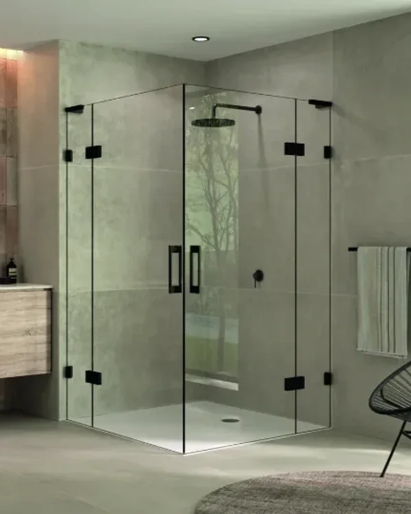 Dusche mit Tür, Beispiel aus Glas