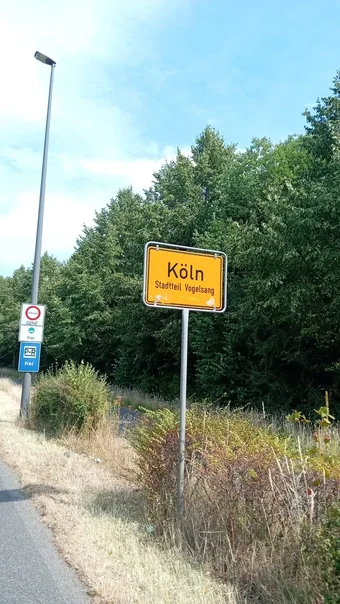 Ortseingangsschild Köln Stadtteil Vogelsang, direkt neben Bickendorf