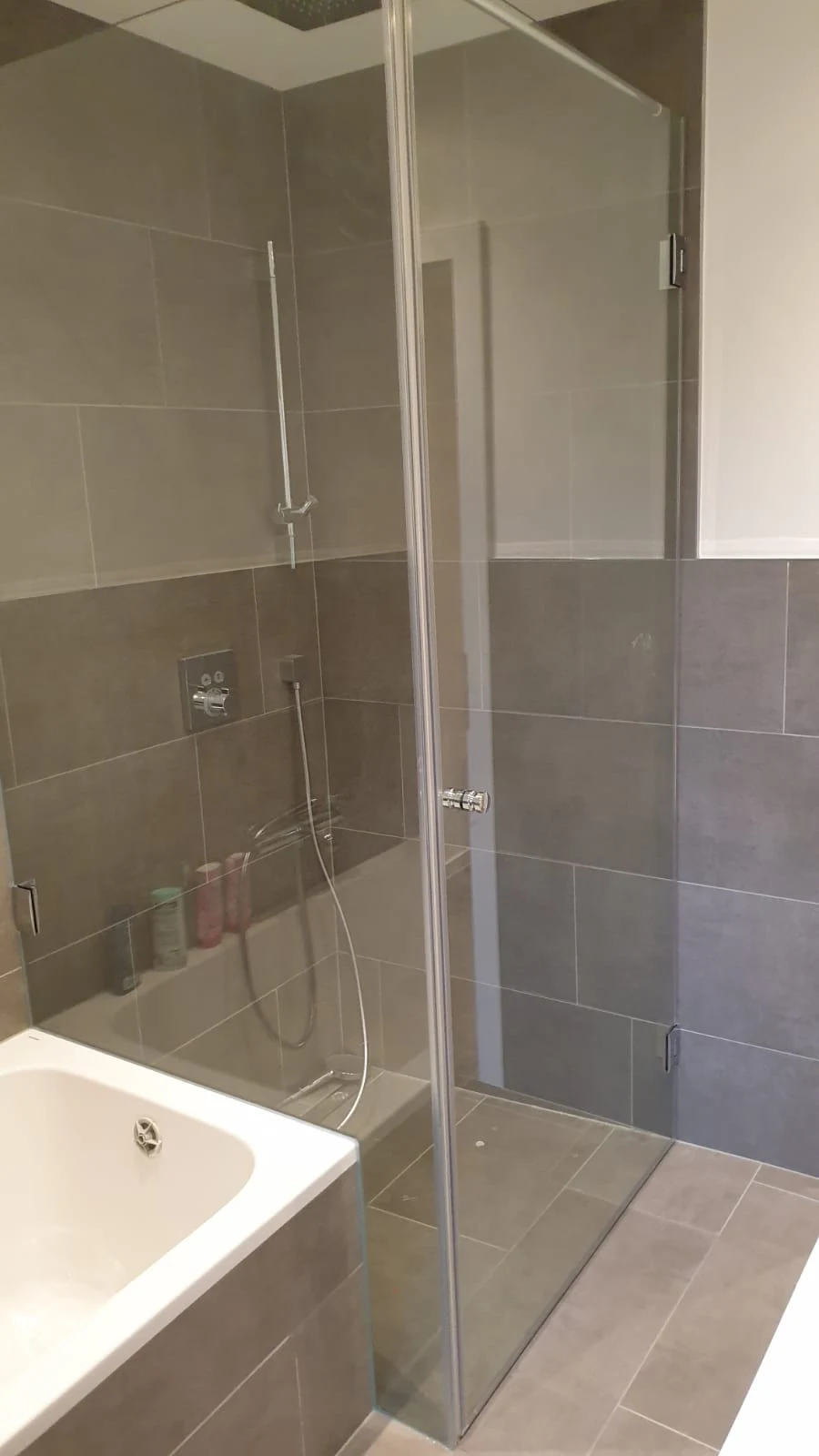 Badewannenlösung mit Glasdusche Köln